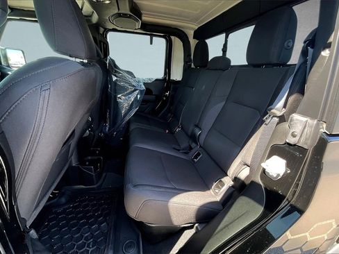 Used 2023 Jeep Gladiator Sport image 28