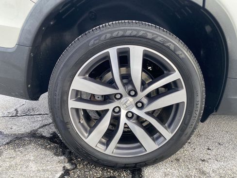 Used 2017 Honda Pilot Touring image 12