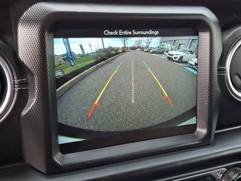 Used 2018 Jeep Wrangler Unlimited Sahara image 21