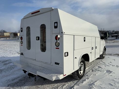 Used 2016 Chevrolet Express 3500 image 5