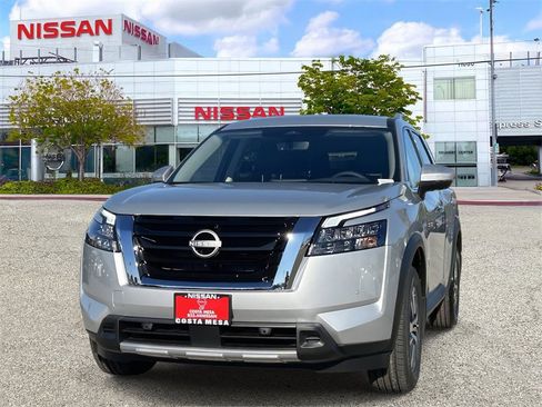 New 2025 Nissan Pathfinder SL image 6