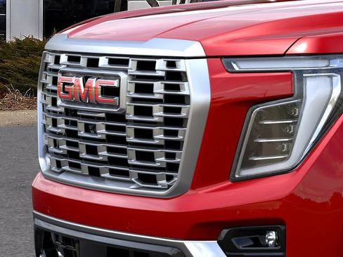 New 2026 GMC Yukon Denali w/ Denali Reserve Package AWD/4WD image 13