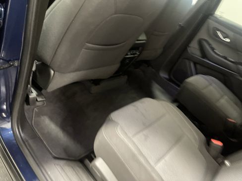 Used 2022 Chevrolet Traverse LT image 17