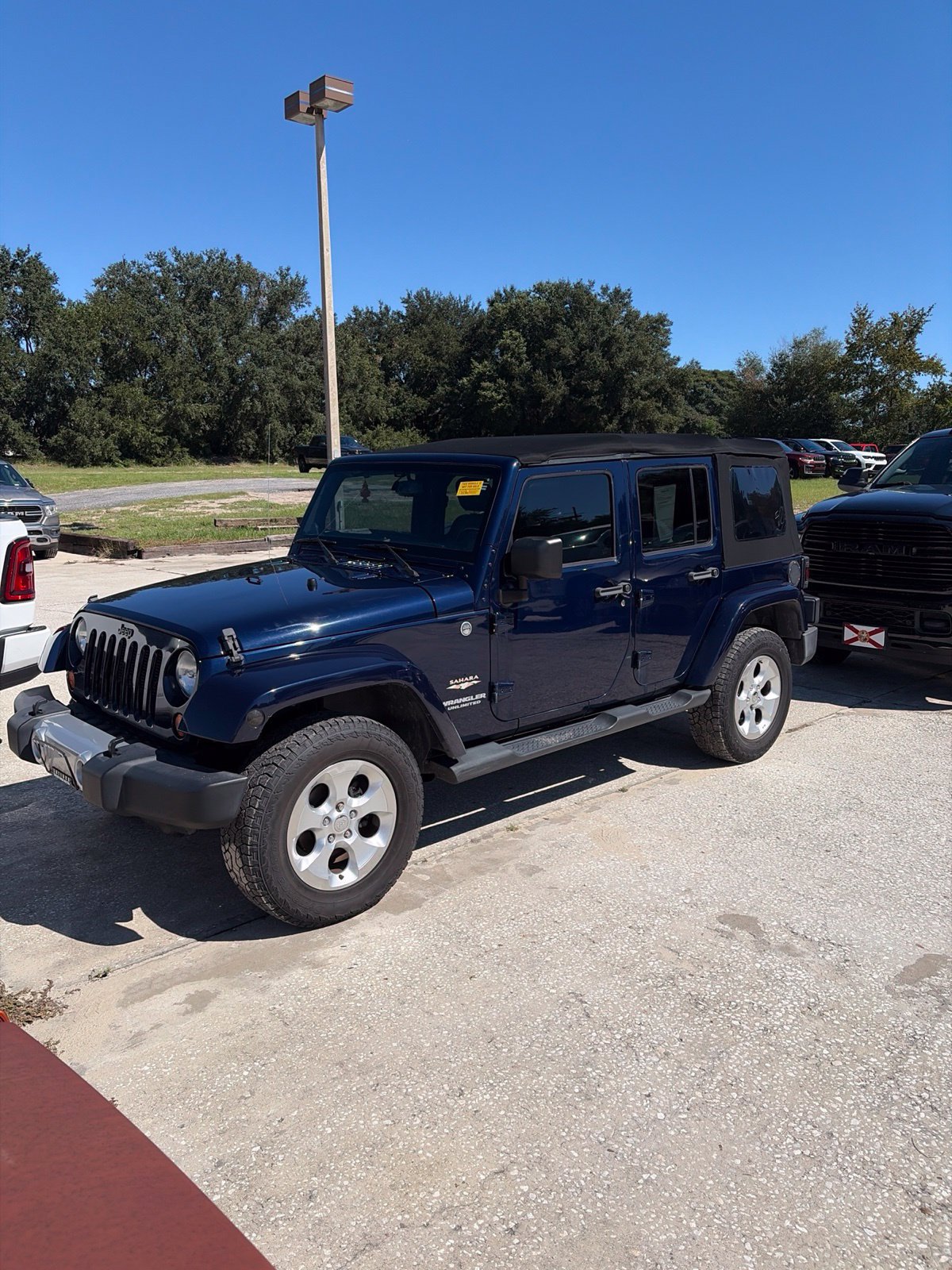 Used 2013 Jeep Wrangler Unlimited Sahara w/ Connectivity Group AWD/4WD image 1