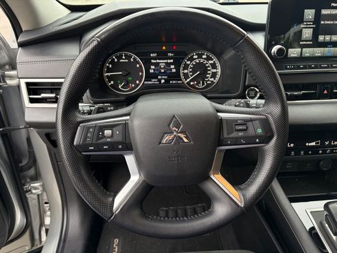 Used 2024 Mitsubishi Outlander SE image 15
