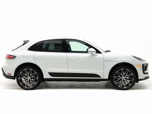 Certified 2025 Porsche Macan image 32