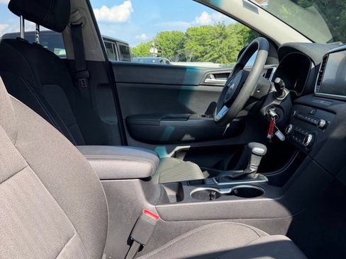 Used 2022 Kia Sportage LX AWD/4WD image 9