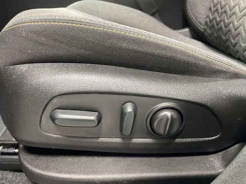 Used 2022 Chevrolet Equinox LT image 12