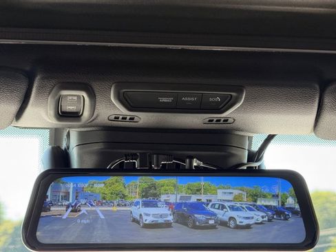 Used 2022 Jeep Wrangler Unlimited Sahara w/ Cold Weather Group AWD/4WD image 18