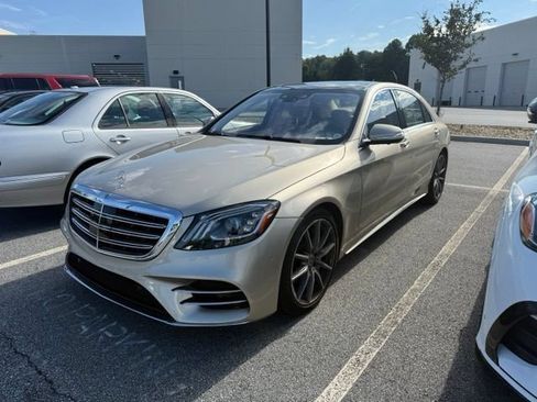 Used 2020 Mercedes-Benz S 560 Sedan image 3