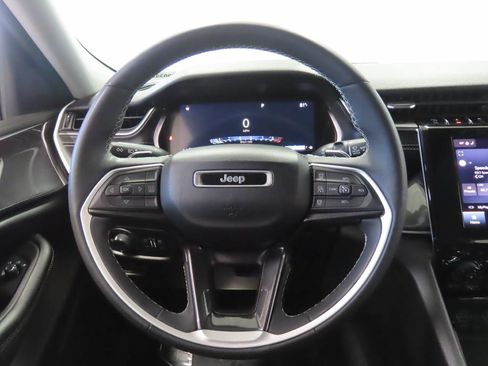 Used 2023 Jeep Grand Cherokee Laredo w/ Luxury Tech Group I RWD image 11