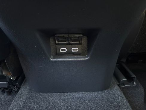 Used 2024 Toyota Venza XLE image 17