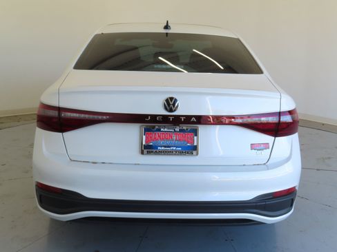 New 2025 Volkswagen Jetta SE image 5