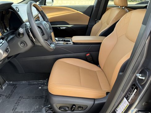 Used 2025 Lexus RX 350 Premium w/ Convenience Package image 18