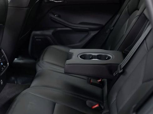 Certified 2025 Porsche Macan Turbo image 28