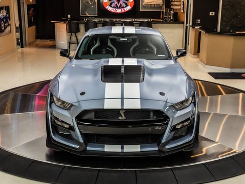 Used 2022 Ford Mustang Shelby GT500 w/ Carbon Fiber Track Pack RWD image 8