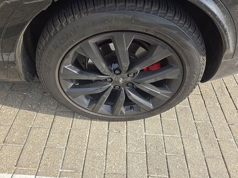 Certified 2024 Land Rover Discovery Dynamic SE image 9