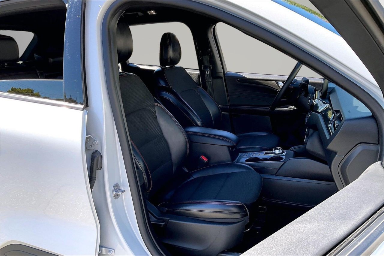 Used 2025 Ford Escape ST-Line Select AWD/4WD image 22