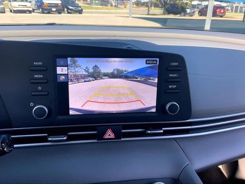 Used 2024 Hyundai Elantra SE FWD image 25