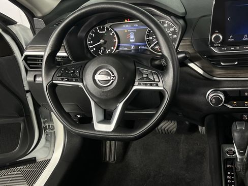 Used 2025 Nissan Altima 2.5 SV image 15