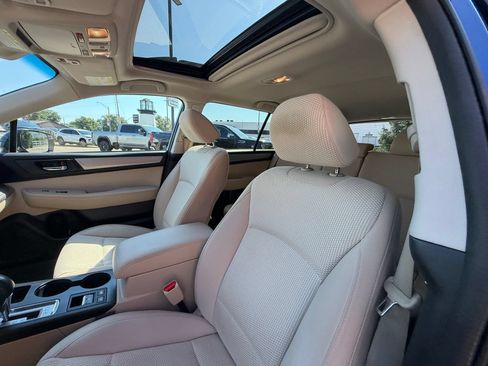 Used 2017 Subaru Outback 2.5i Premium AWD/4WD image 11