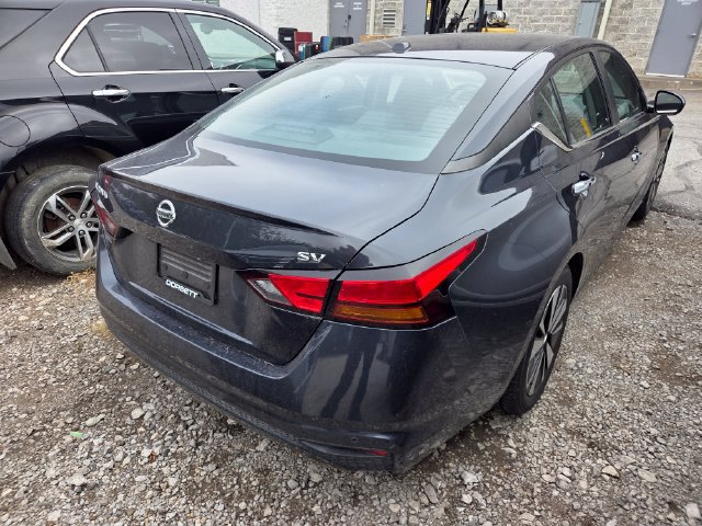 Used 2022 Nissan Altima 2.5 SV FWD image 5