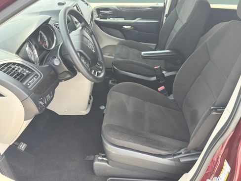 Used 2018 Dodge Grand Caravan SE w/ UConnect Hands-Free Group FWD image 26