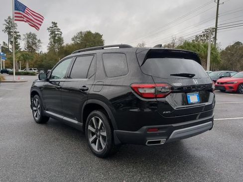 Used 2024 Honda Pilot Touring image 6