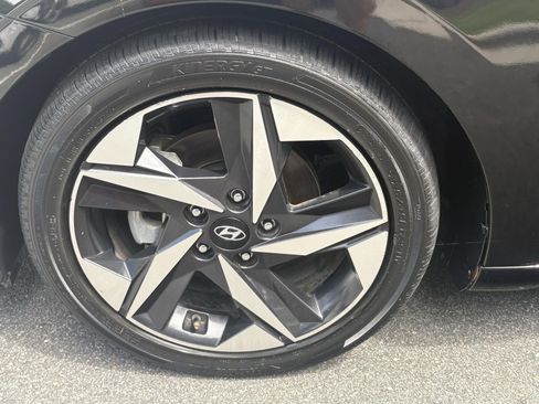 Used 2023 Hyundai Elantra Limited w/ Cargo Package image 12