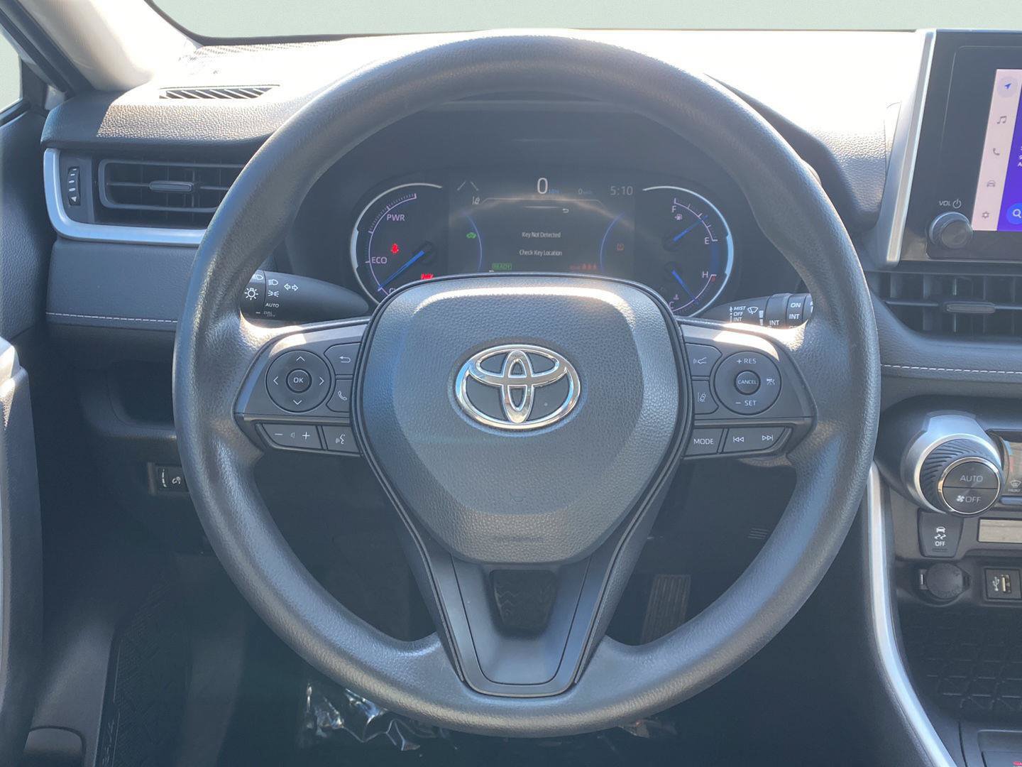 Used 2024 Toyota RAV4 XLE AWD/4WD image 17