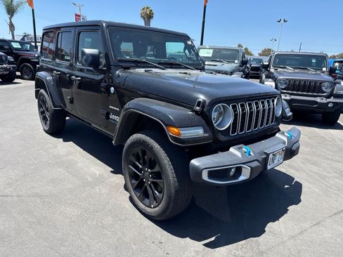 Used 2024 Jeep Wrangler Unlimited Sahara AWD/4WD image 9