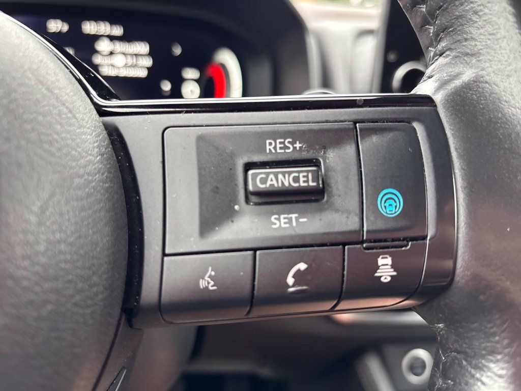 Used 2021 Nissan Rogue Platinum AWD/4WD image 24