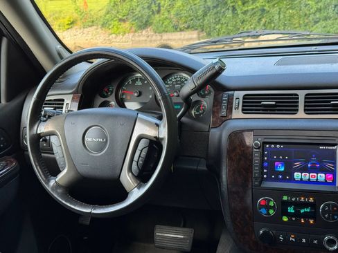 Used 2010 GMC Yukon Denali AWD/4WD image 24