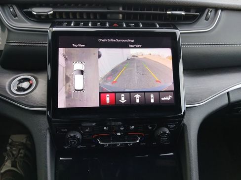 Used 2024 Jeep Grand Cherokee L Limited w/ Luxury Tech Group II image 20