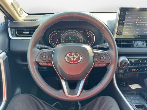 Used 2022 Toyota RAV4 Limited image 10