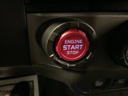 Used 2020 Toyota Tacoma TRD Off-Road w/ TRD Premium Off Road Package AWD/4WD image 9