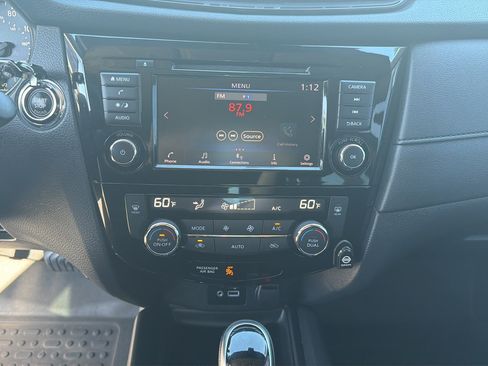 Used 2020 Nissan Rogue SV FWD image 39