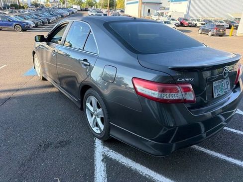 Used 2010 Toyota Camry SE FWD image 6