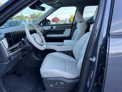 Used 2025 Hyundai Santa Fe Limited AWD/4WD image 5