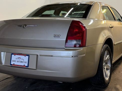 Used 2006 Chrysler 300 Touring RWD image 5