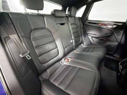 Certified 2026 Porsche Macan AWD/4WD image 27
