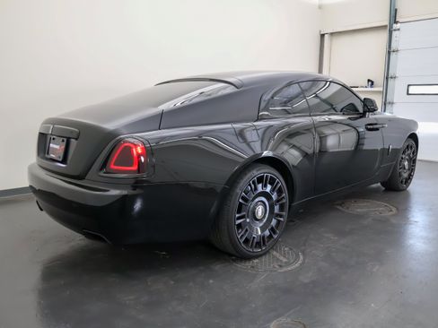 Used 2018 Rolls-Royce Wraith RWD image 3