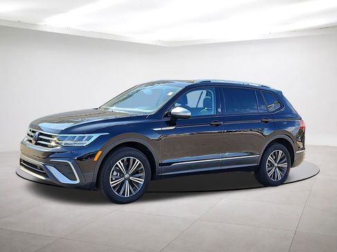 Used 2024 Volkswagen Tiguan Wolfsburg Edition image 3