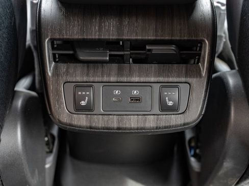 Used 2024 Nissan Ariya AWD image 9