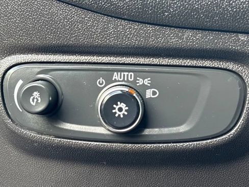 Used 2022 Chevrolet Equinox LT FWD image 27