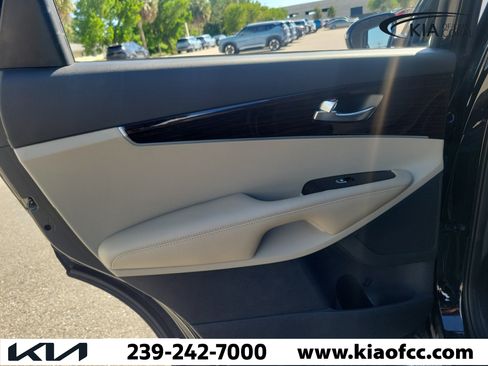 Used 2019 Kia Sorento FWD image 13