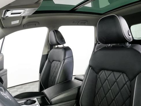 Certified 2025 Volkswagen Atlas SEL Premium R-Line image 8