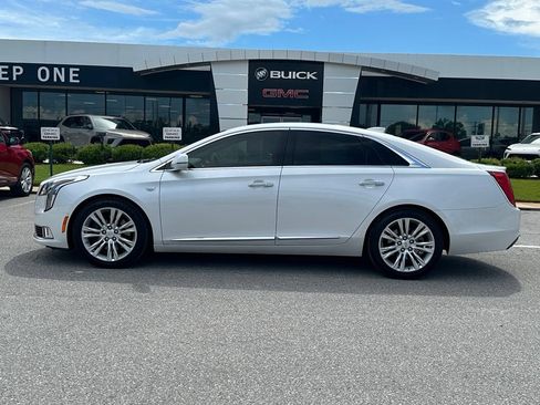 Used 2019 Cadillac XTS Luxury w/ Driver Awareness Package FWD image 3