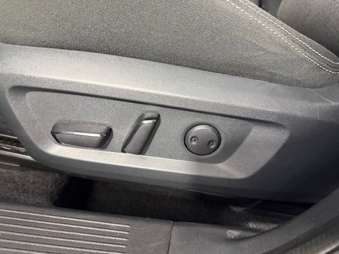 Used 2025 Nissan Rogue SV FWD image 22