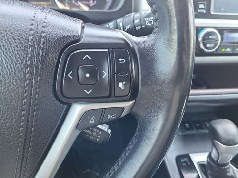 Used 2019 Toyota Highlander Limited image 25